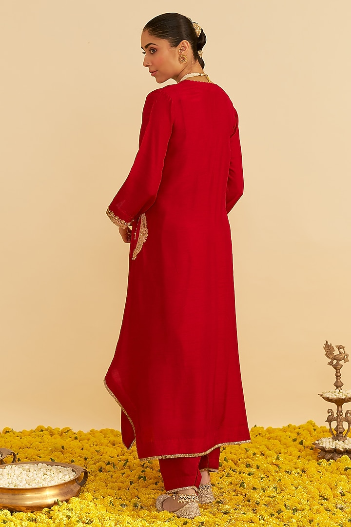 Deep Red Upada Silk Kiran Dori Embroidered Long Kaftan Set by Sheetal Batra at Pernia's Pop Up Shop