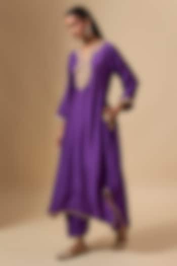 Purple Upada Silk Kiran Dori Embroidered Kaftan Set by Sheetal Batra at Pernia's Pop Up Shop