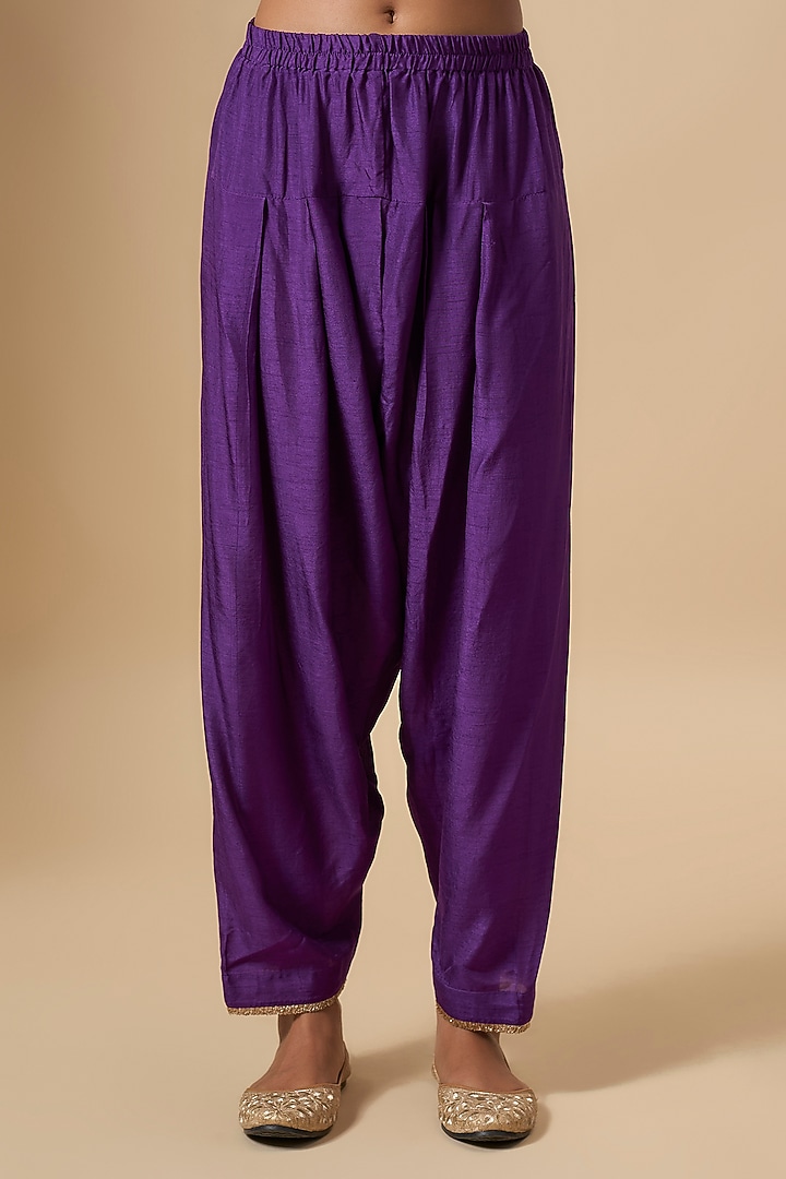 Purple Upada Silk Dori Embroidered Kaftan Set by Sheetal Batra at Pernia's Pop Up Shop