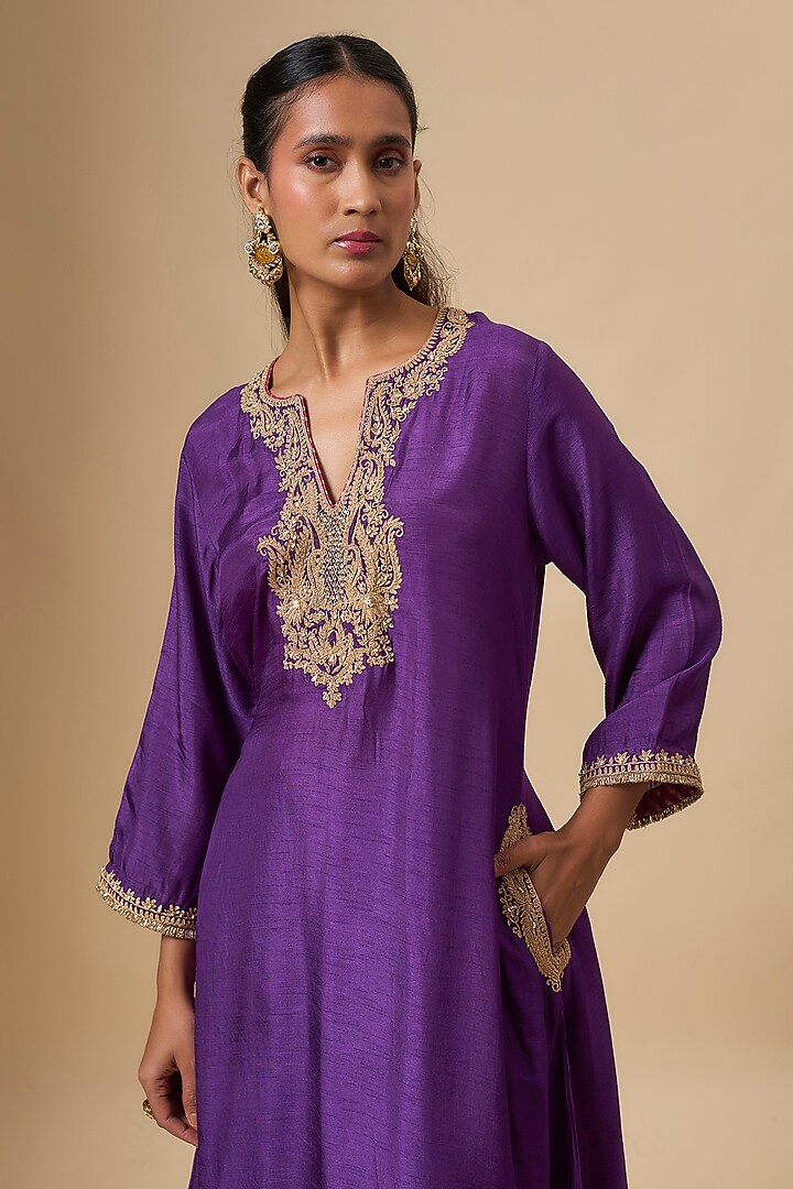 Purple Upada Silk Dori Embroidered Kaftan Set by Sheetal Batra at Pernia's Pop Up Shop