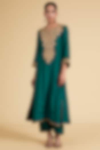 Emerald Green Upada Silk Dori Embroidered Kaftan Set by Sheetal Batra at Pernia's Pop Up Shop