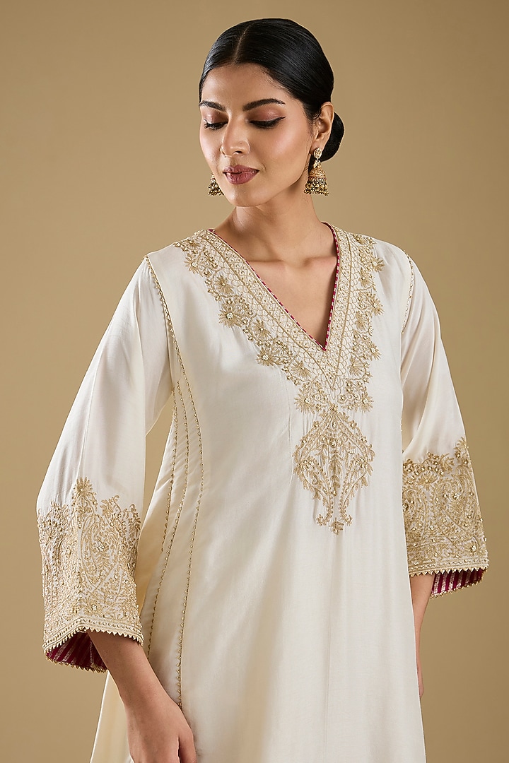 Daisy Ivory Upada Silk Embroidered Kurta Set by Sheetal Batra at Pernia's Pop Up Shop