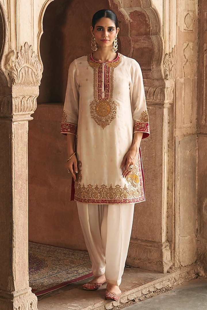 Ivory Pure Silk Chanderi Banarasi Gota-Patti Embroidered Kurta Set by Sheetal Batra at Pernia's Pop Up Shop