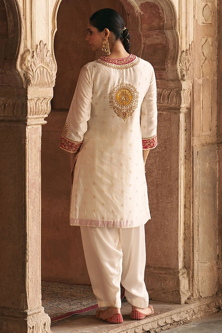 Ivory Pure Silk Chanderi Banarasi Gota-Patti Embroidered Kurta Set by Sheetal Batra at Pernia's Pop Up Shop