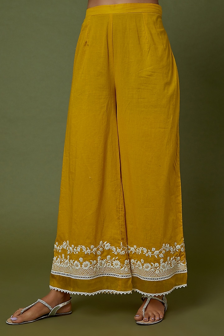 Mustard Embroidered Kurta Set by Sheetal Batra at Pernia's Pop Up Shop