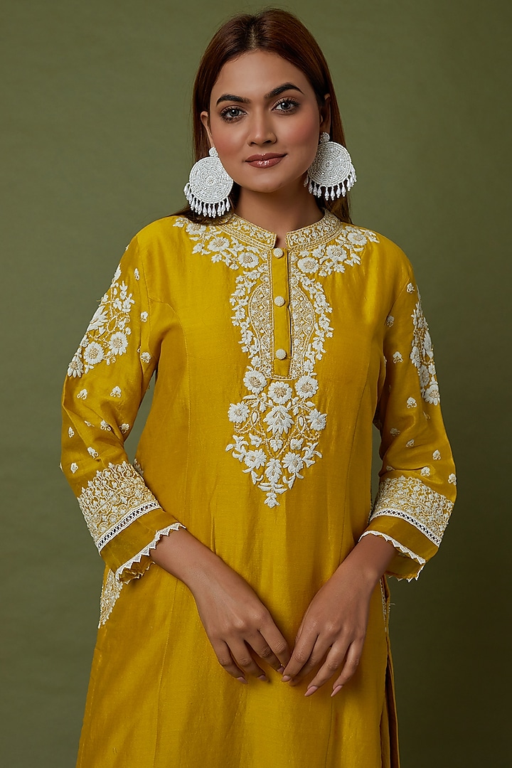 Mustard Embroidered Kurta Set by Sheetal Batra at Pernia's Pop Up Shop