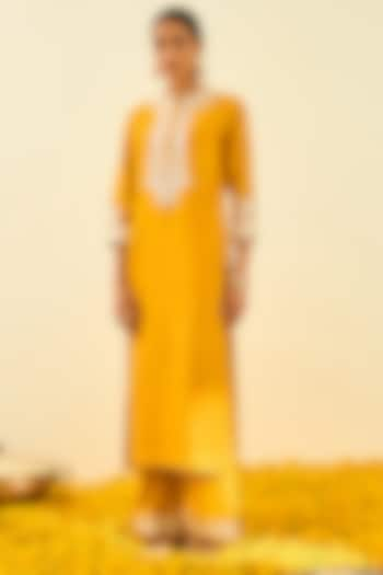 Glaze Mustard Embroidered Kurta Set by Sheetal Batra at Pernia's Pop Up Shop