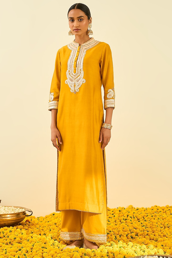 Glaze Mustard Embroidered Kurta Set by Sheetal Batra at Pernia's Pop Up Shop