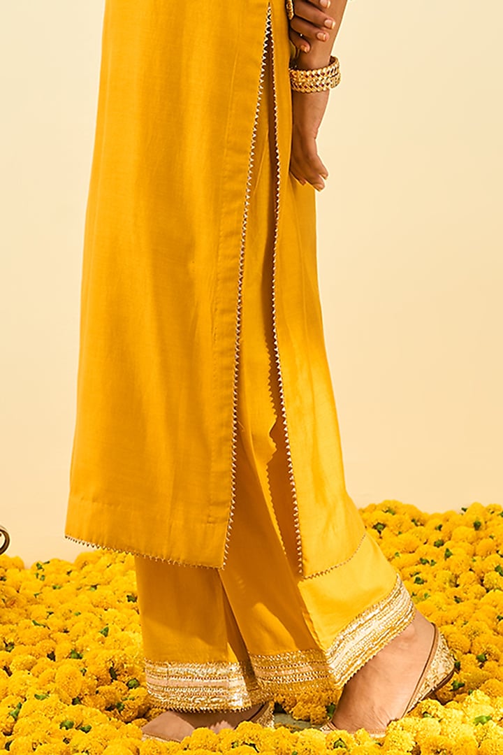 Glaze Mustard Embroidered Kurta Set by Sheetal Batra at Pernia's Pop Up Shop