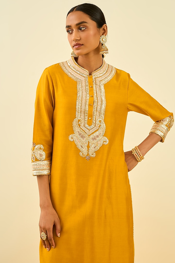Glaze Mustard Embroidered Kurta Set by Sheetal Batra at Pernia's Pop Up Shop