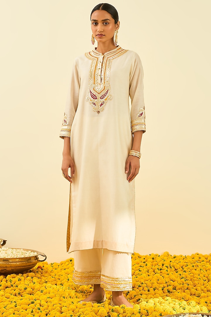 Daisy Ivory Embroidered Kurta Set by Sheetal Batra at Pernia's Pop Up Shop