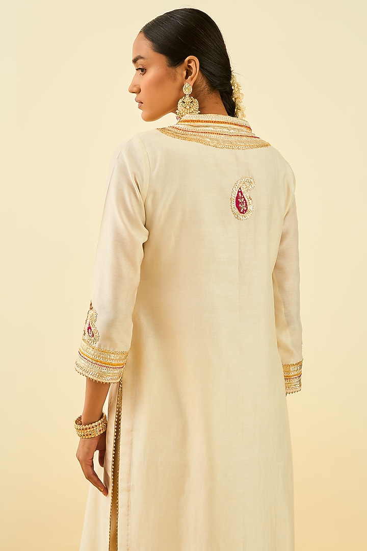 Daisy Ivory Embroidered Kurta Set by Sheetal Batra at Pernia's Pop Up Shop