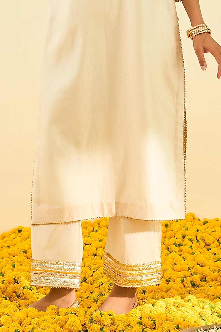 Daisy Ivory Embroidered Kurta Set by Sheetal Batra at Pernia's Pop Up Shop