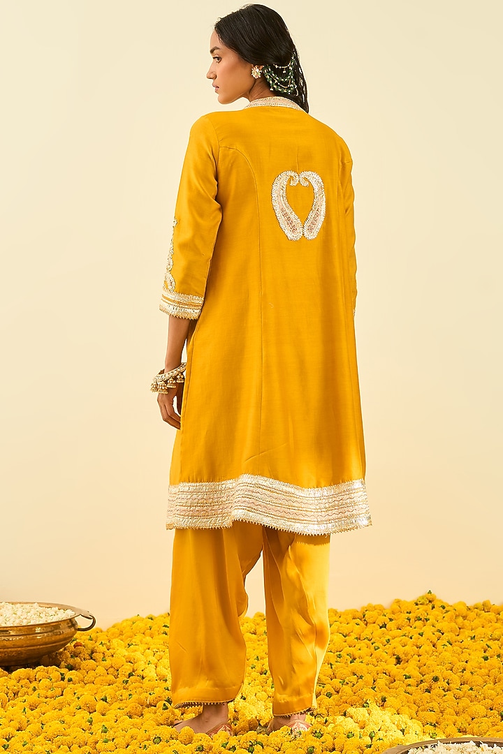 Glaze Mustard Kurta Set With Gota Patti Embroidery by Sheetal Batra at Pernia's Pop Up Shop