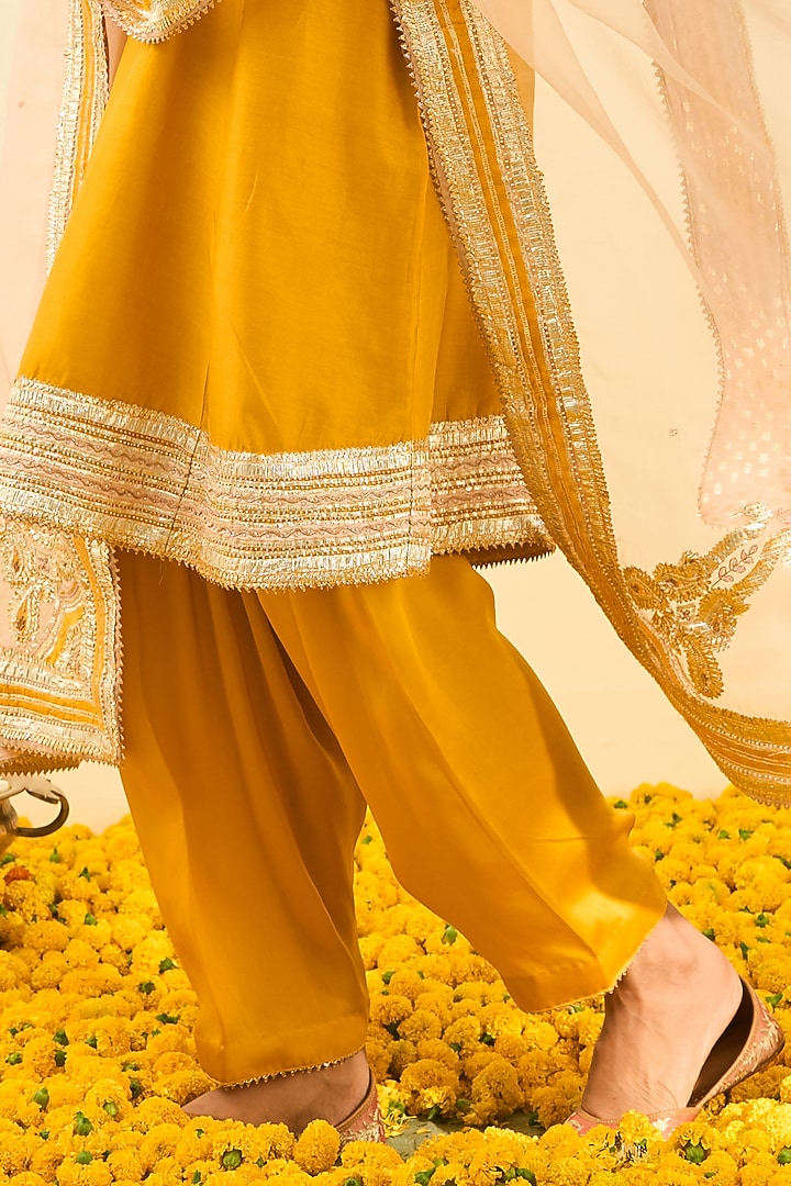 Glaze Mustard Kurta Set With Gota Patti Embroidery by Sheetal Batra at Pernia's Pop Up Shop