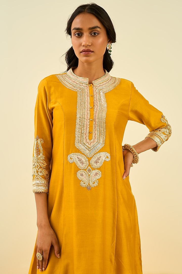 Glaze Mustard Kurta Set With Gota Patti Embroidery by Sheetal Batra at Pernia's Pop Up Shop