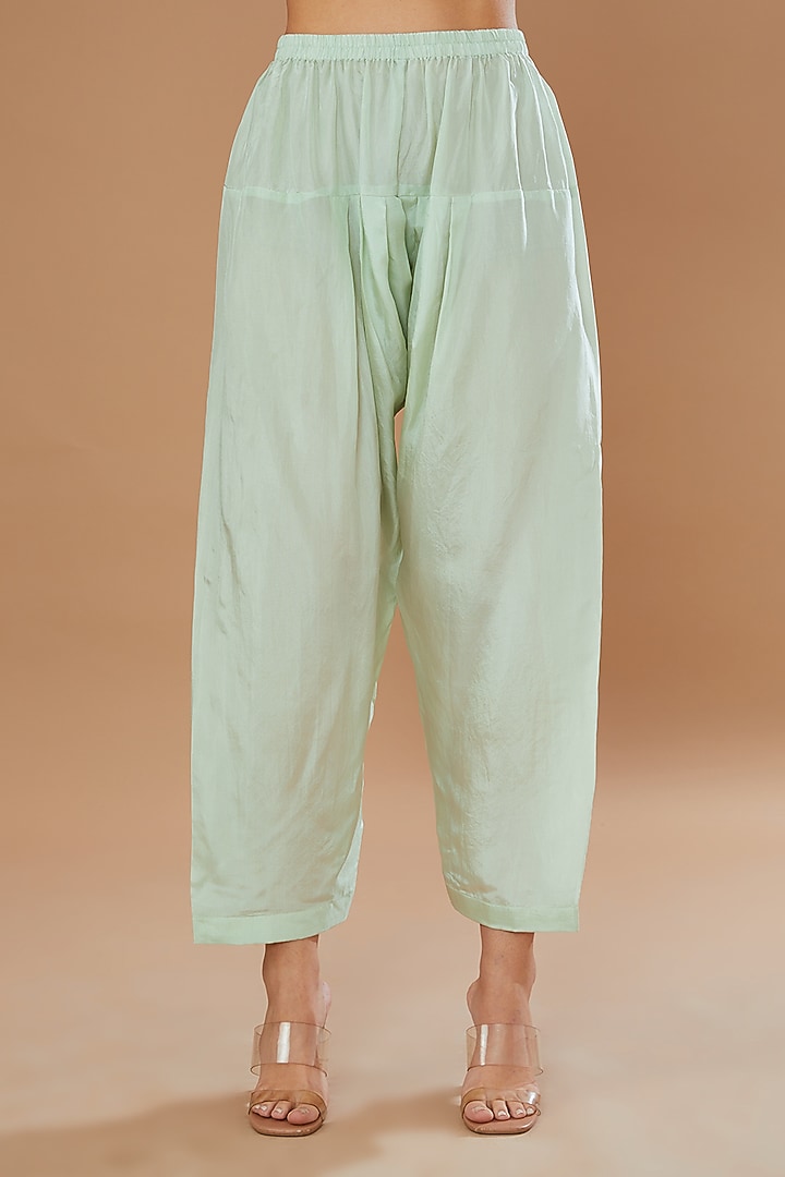 Green Pure Habutai Silk Embroidered Kurta Set by Sheetal Batra at Pernia's Pop Up Shop