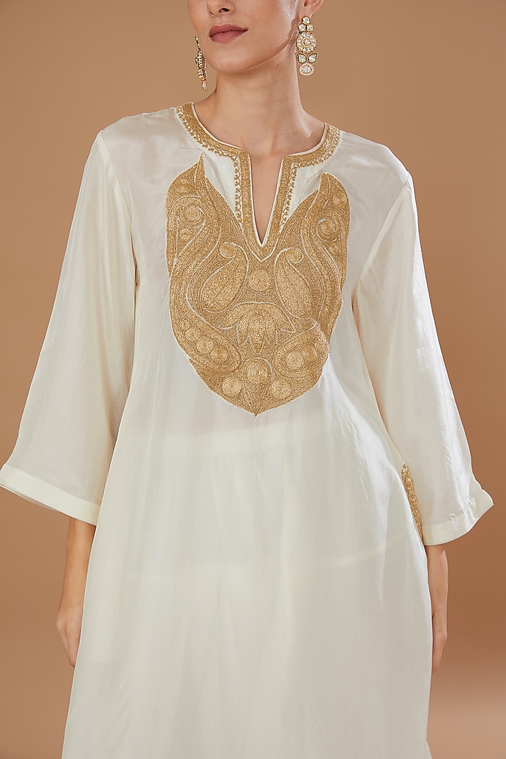 Ivory Pure Habutai Silk Embroidered Kurta Set by Sheetal Batra at Pernia's Pop Up Shop