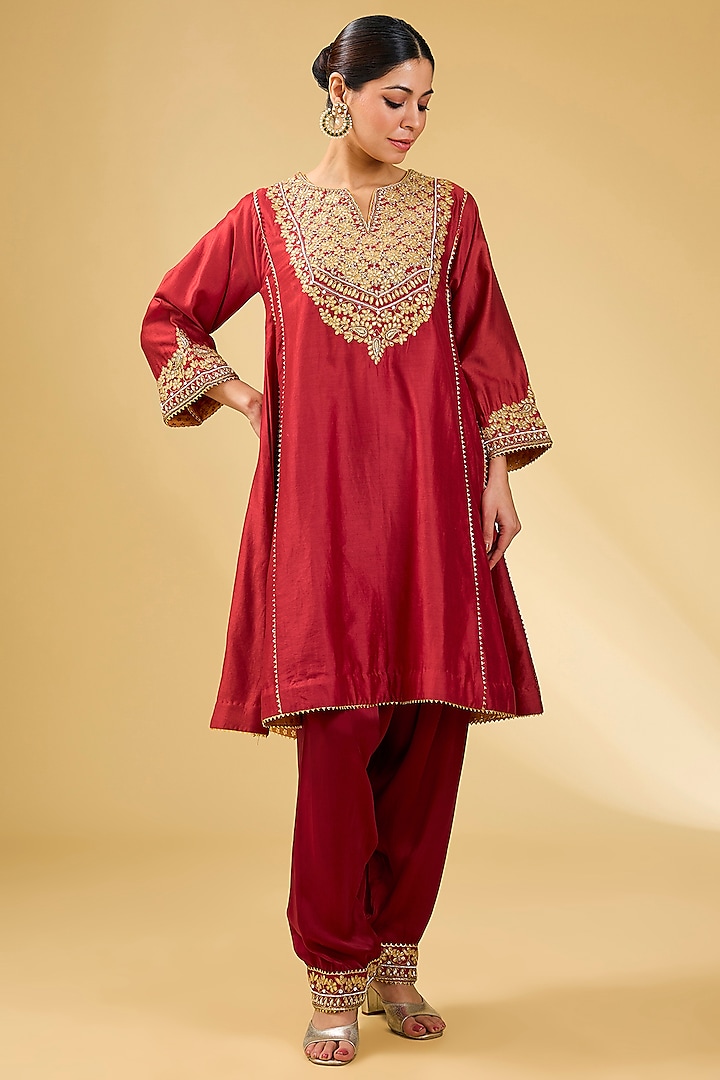 Red Silk Chanderi Dabka Embroidered Kurta Set by Sheetal Batra at Pernia's Pop Up Shop