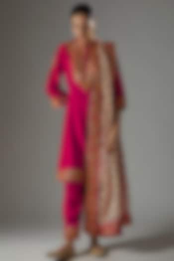 Hot Pink Chanderi Silk Gota Embroidered Princess-Cut Kurta Set by Sheetal Batra at Pernia's Pop Up Shop