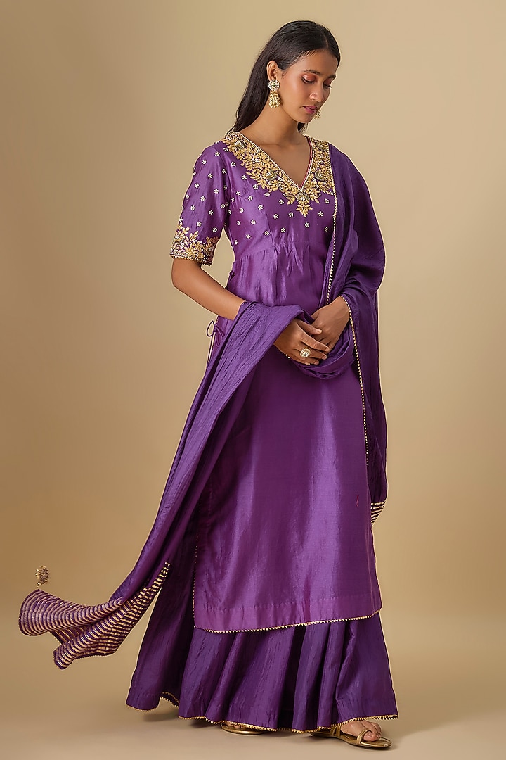 Purple Pure Silk Chanderi Hand Embroidered Kurta Set by Sheetal Batra at Pernia's Pop Up Shop