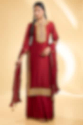 Red Silk Chanderi Dabka Zardosi Embroidered Long Kurta Set by Sheetal Batra at Pernia's Pop Up Shop