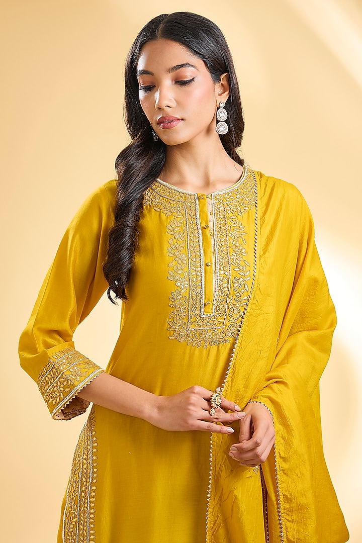Yellow Silk Chanderi Dabka Zardosi Embroidered Long Kurta Set by Sheetal Batra at Pernia's Pop Up Shop