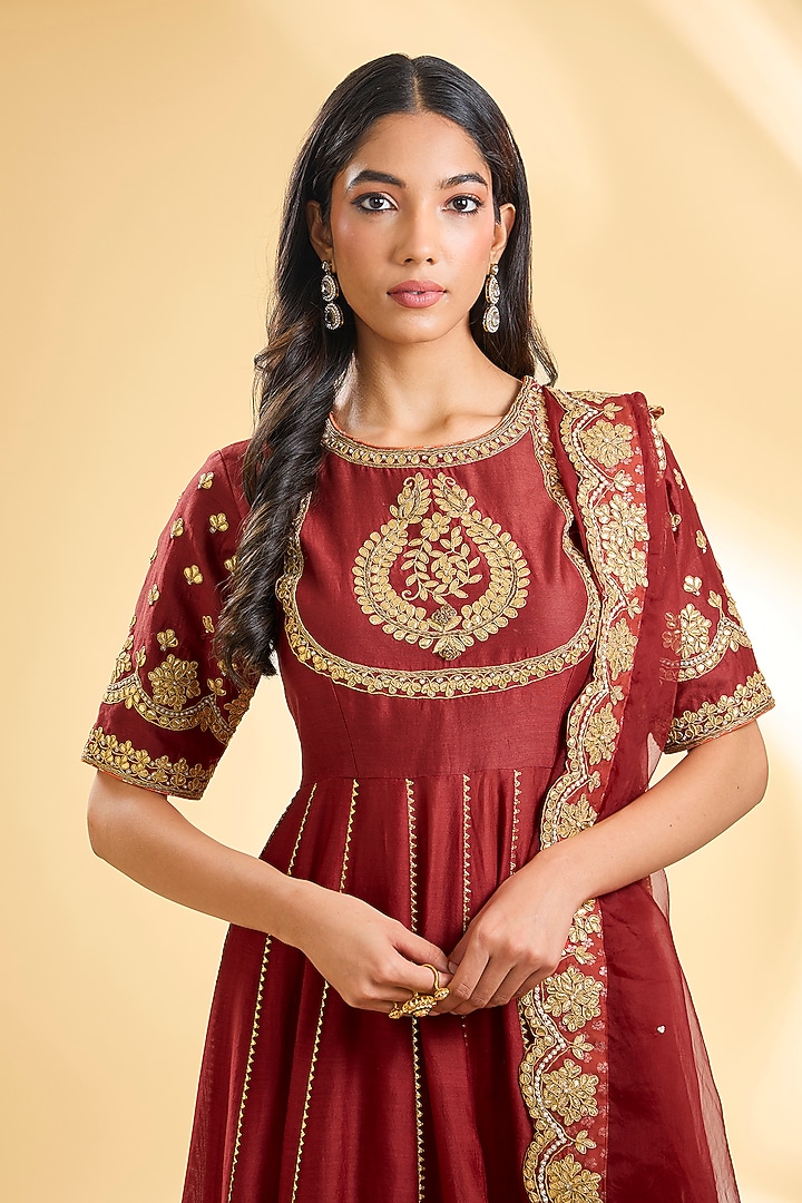 Red Silk Chanderi Dabka Zardosi Embroidered Kalidar Wedding Anarkali Set by Sheetal Batra at Pernia's Pop Up Shop