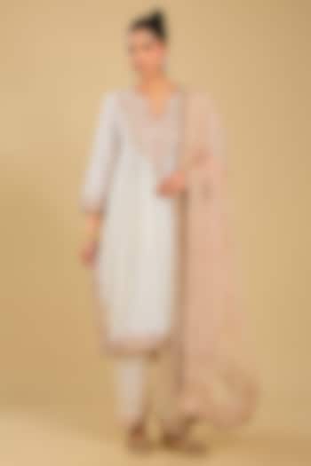 Daisy Ivory Silk Chanderi Embroidered Kurta Set by Sheetal Batra at Pernia's Pop Up Shop