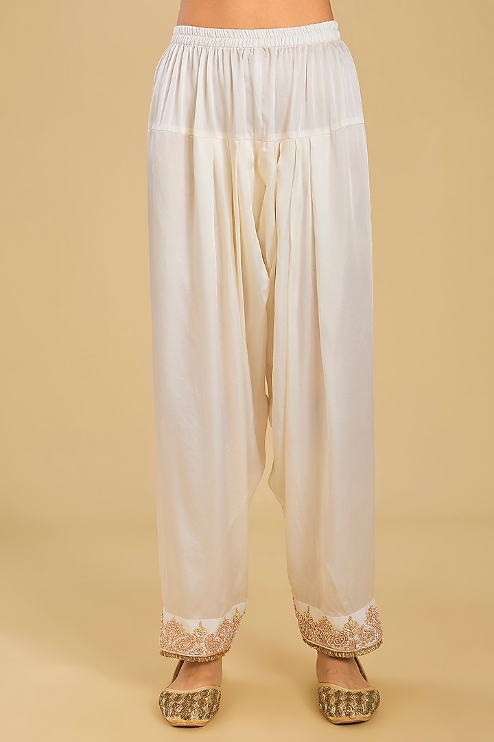 Daisy Ivory Silk Chanderi Embroidered Kurta Set by Sheetal Batra at Pernia's Pop Up Shop