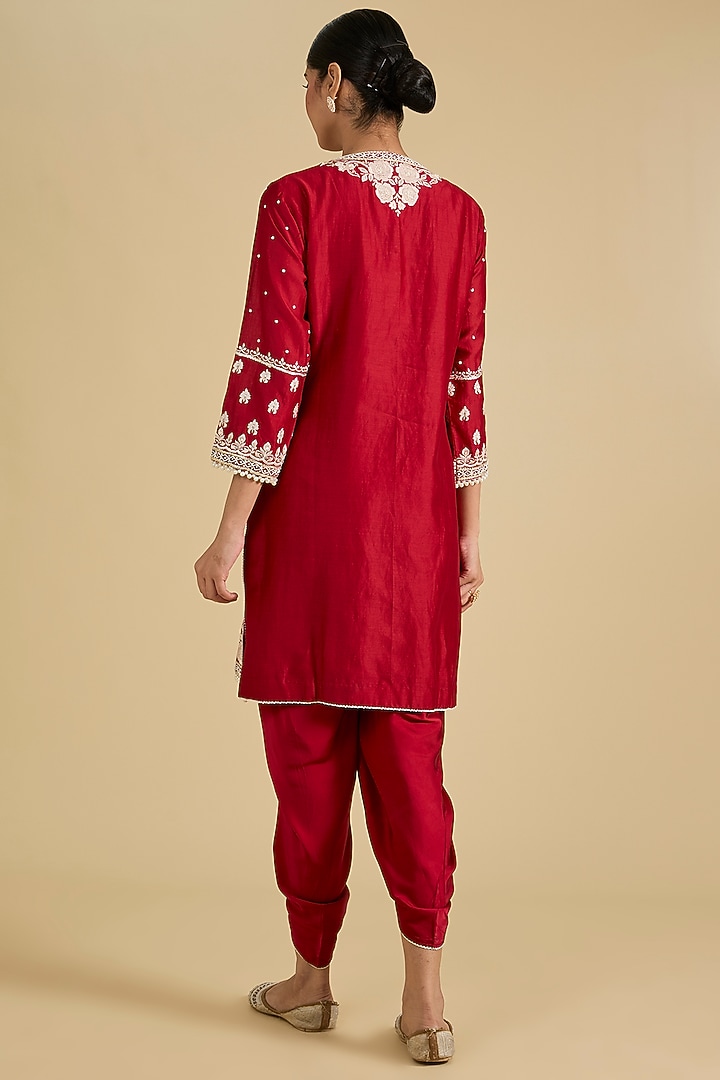 Red Silk Chanderi Pearl Embroidered Kurta Set by Sheetal Batra at Pernia's Pop Up Shop