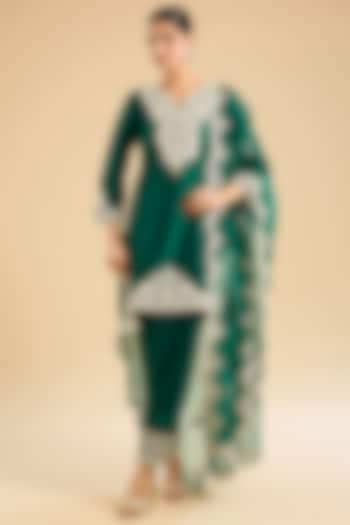 Emerald Green Silk Chanderi Pearl Embroidered A-Line Kurta Set by Sheetal Batra at Pernia's Pop Up Shop