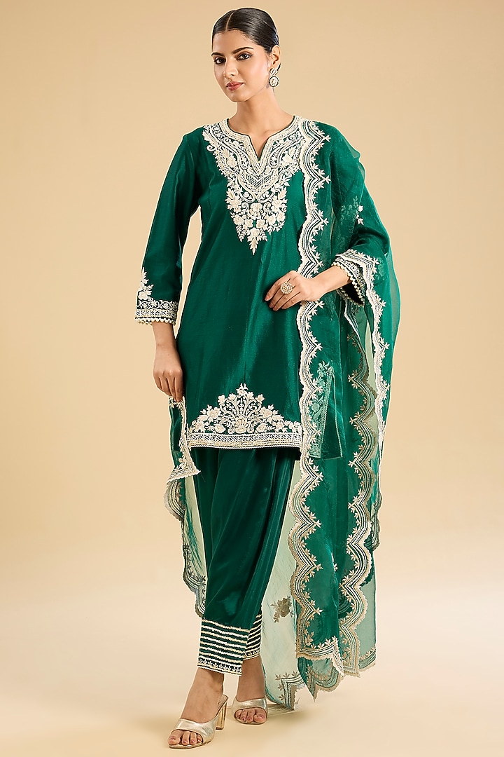 Emerald Green Silk Chanderi Pearl Embroidered A-Line Kurta Set by Sheetal Batra at Pernia's Pop Up Shop