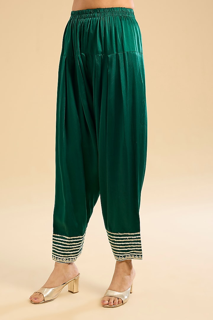 Emerald Green Silk Chanderi Pearl Embroidered A-Line Kurta Set by Sheetal Batra at Pernia's Pop Up Shop