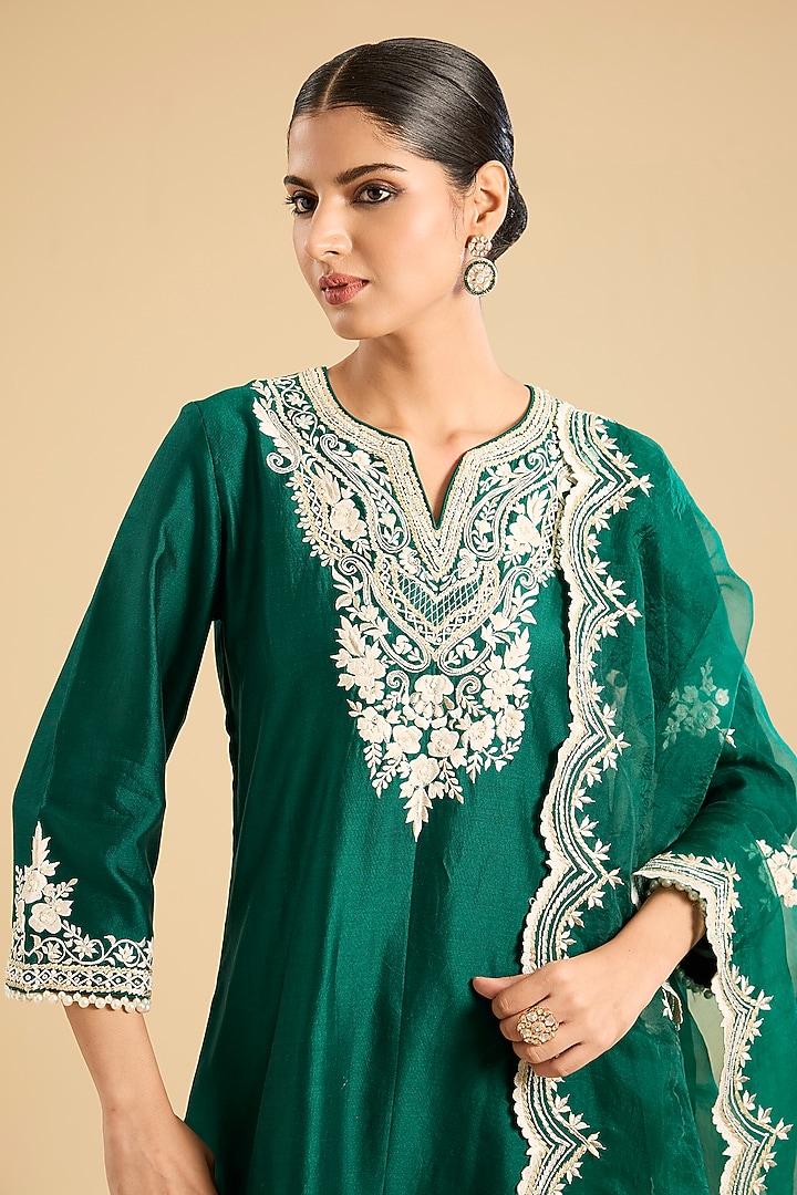 Emerald Green Silk Chanderi Pearl Embroidered A-Line Kurta Set by Sheetal Batra at Pernia's Pop Up Shop