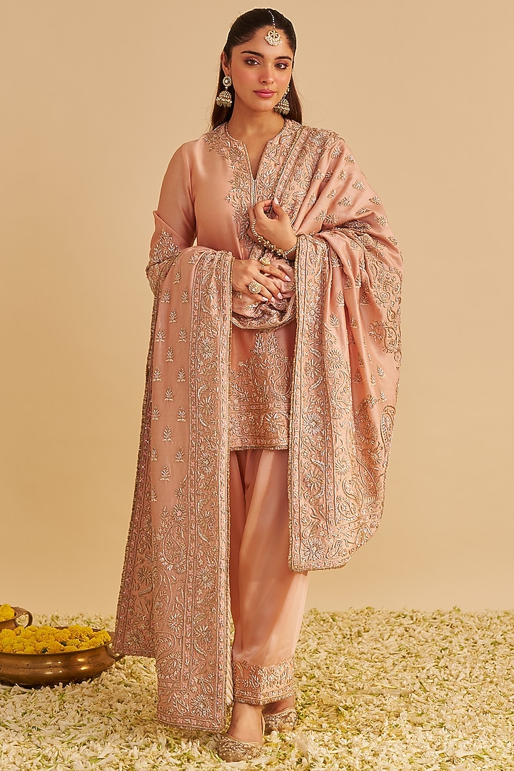 Off-Rose Silk Chanderi Dabka Embroidered A-Line Short Kurta Set by Sheetal Batra at Pernia's Pop Up Shop