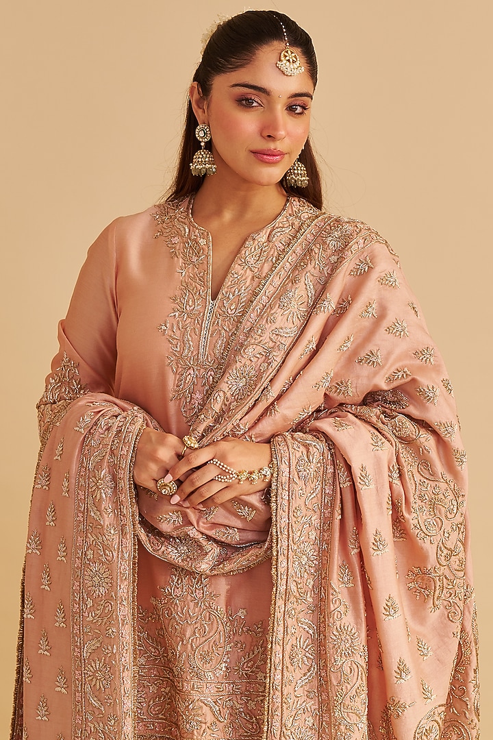 Off-Rose Silk Chanderi Dabka Embroidered A-Line Short Kurta Set by Sheetal Batra at Pernia's Pop Up Shop