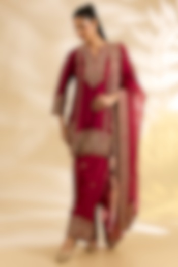 Deep Red Silk Chanderi Embroidered Kurta Set by Sheetal Batra at Pernia's Pop Up Shop