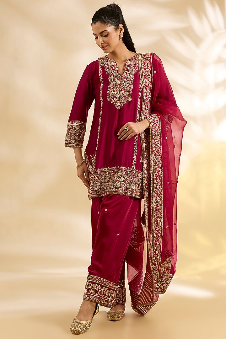 Deep Red Silk Chanderi Embroidered Kurta Set by Sheetal Batra at Pernia's Pop Up Shop