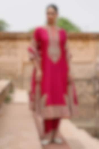 Hot Pink Pure Silk Chanderi Kashmiri Tilla Embroidered Kurta Set by Sheetal Batra at Pernia's Pop Up Shop