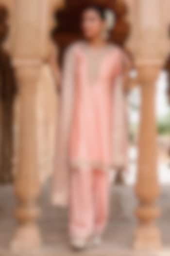 Pink Pure Silk Chanderi Kashmiri Tilla Embroidered Kurta Set by Sheetal Batra at Pernia's Pop Up Shop