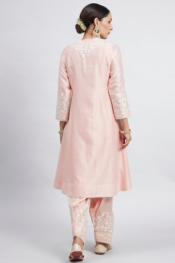 Soft Pink Princess-Cut Embroidered Kurta Set by Sheetal Batra at Pernia's Pop Up Shop