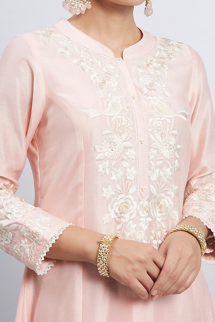 Soft Pink Princess-Cut Embroidered Kurta Set by Sheetal Batra at Pernia's Pop Up Shop