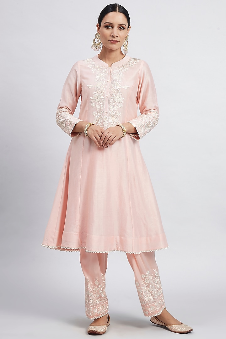 Soft Pink Princess-Cut Embroidered Kurta Set by Sheetal Batra at Pernia's Pop Up Shop