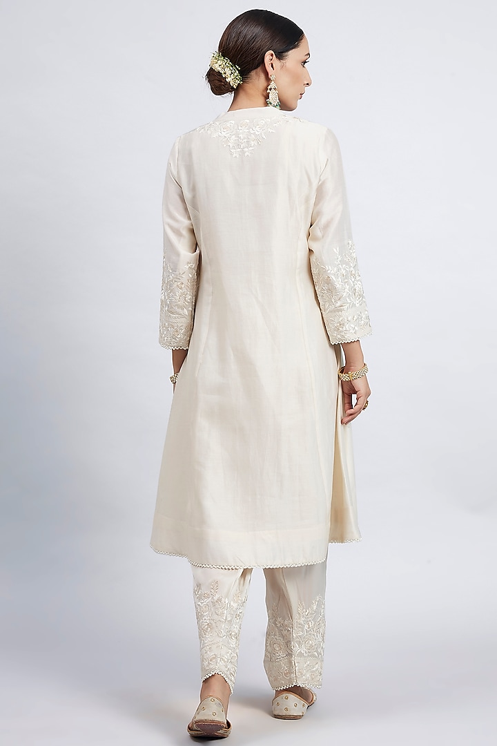 Daisy Ivory Princess-Cut Embroidered Kurta Set by Sheetal Batra at Pernia's Pop Up Shop
