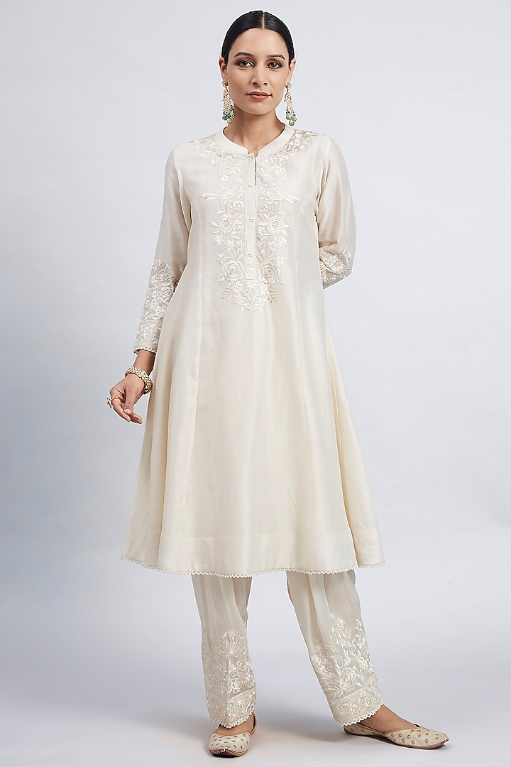 Daisy Ivory Princess-Cut Embroidered Kurta Set by Sheetal Batra at Pernia's Pop Up Shop