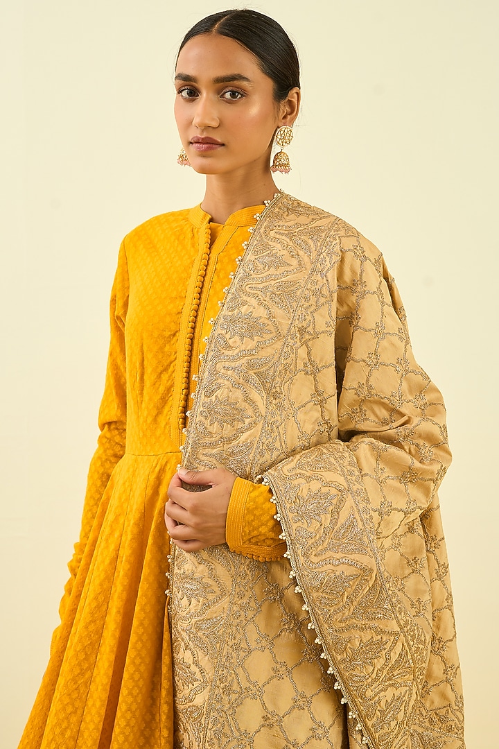 Gold Embroidered Dupatta by Sheetal Batra at Pernia's Pop Up Shop