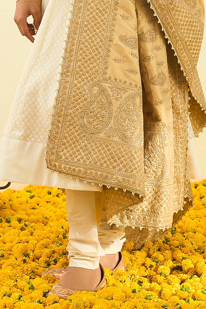 Gold Dupatta With Embroidery by Sheetal Batra at Pernia's Pop Up Shop