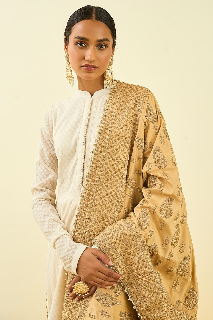 Gold Dupatta With Embroidery by Sheetal Batra at Pernia's Pop Up Shop