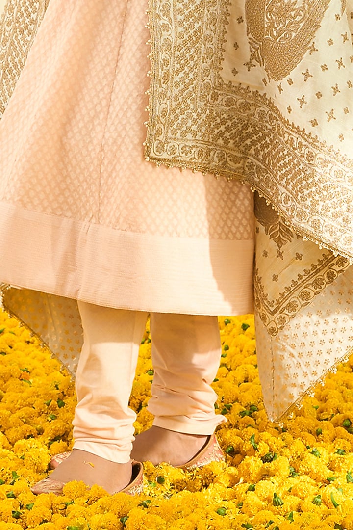 Rose Pink Embroidered Dupatta by Sheetal Batra at Pernia's Pop Up Shop